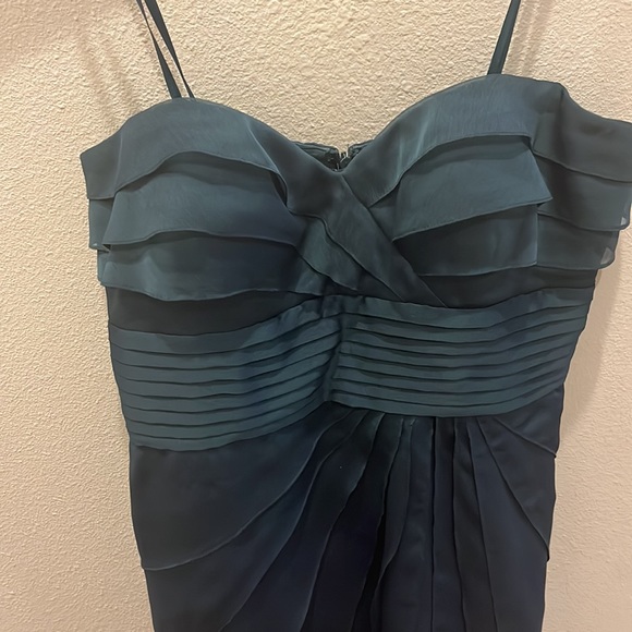 It is a dark green formal dress. It can be strapless. Great for formal events. - Picture 3 of 3